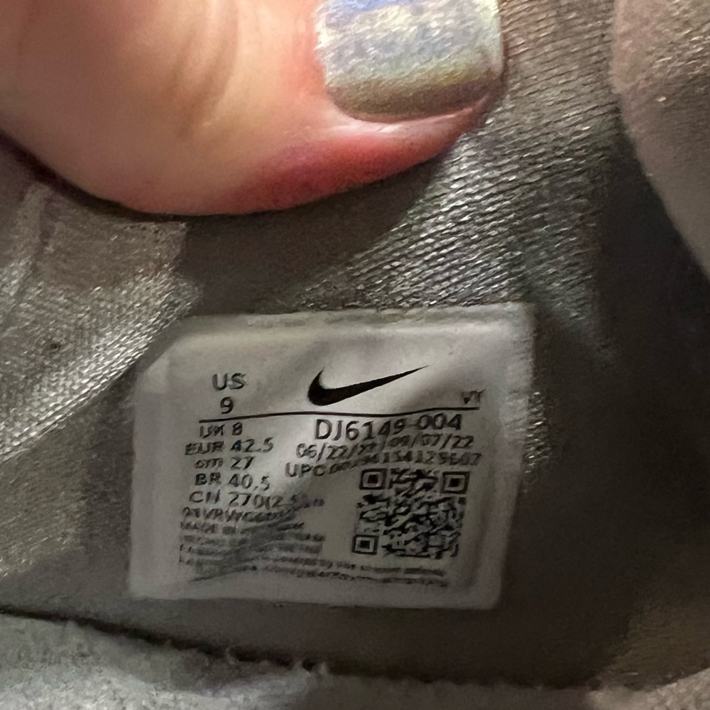 Nike Light Silver Gray Tennis Shoes - Picture 10 of 14